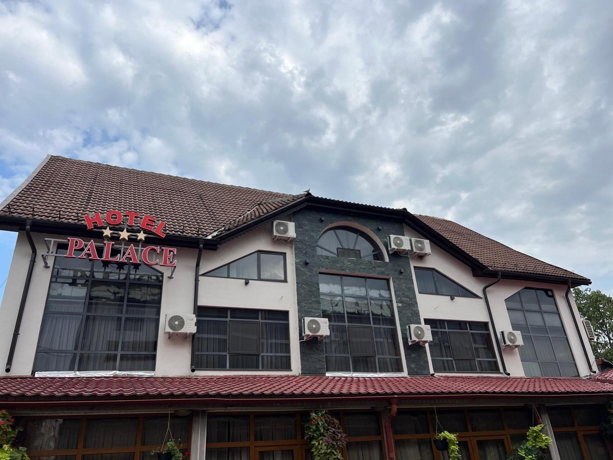 Hotel Palace Târgu Jiu エクステリア 写真