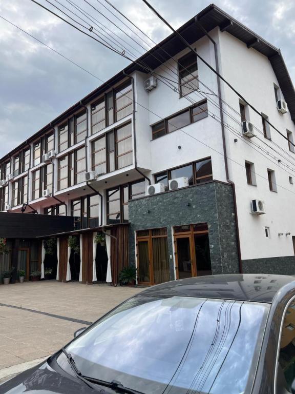 Hotel Palace Târgu Jiu エクステリア 写真