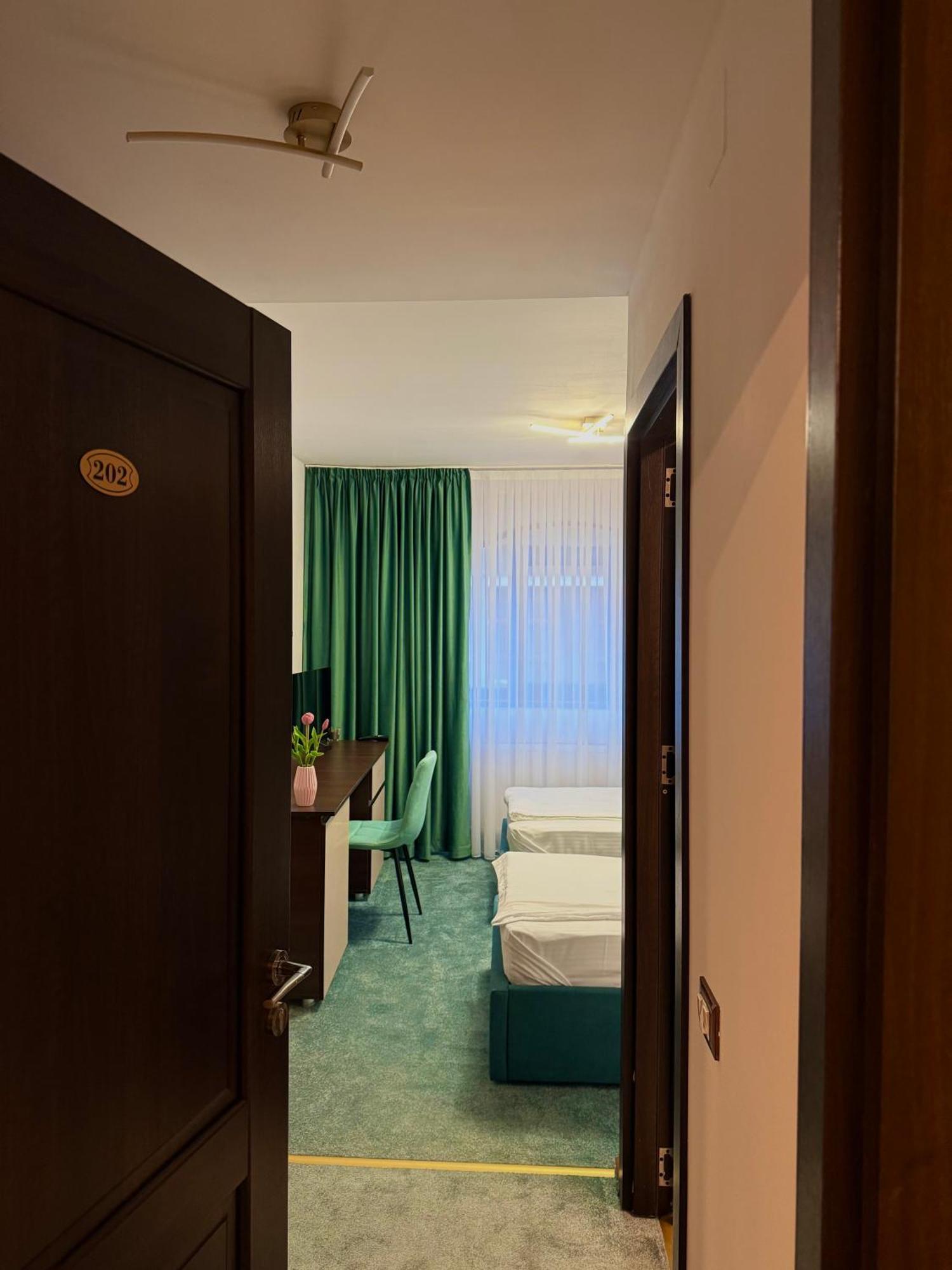 Hotel Palace Târgu Jiu エクステリア 写真