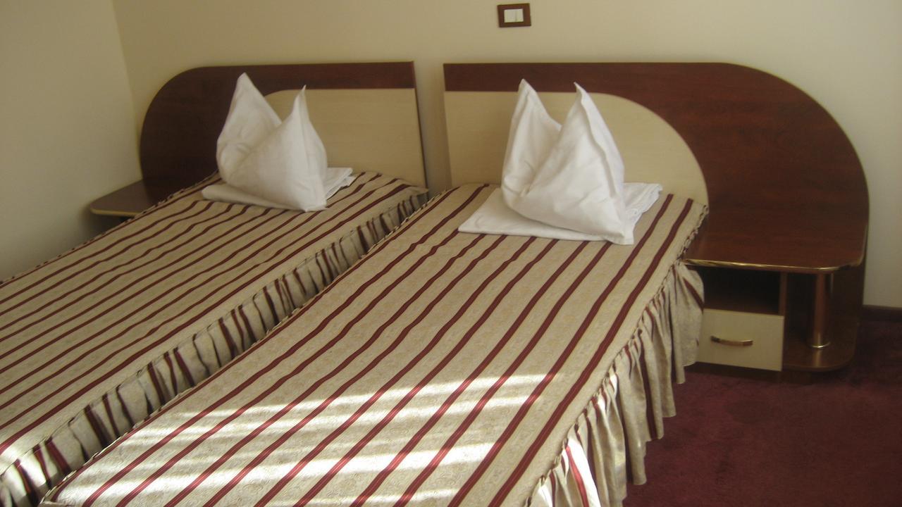 Hotel Palace Târgu Jiu エクステリア 写真