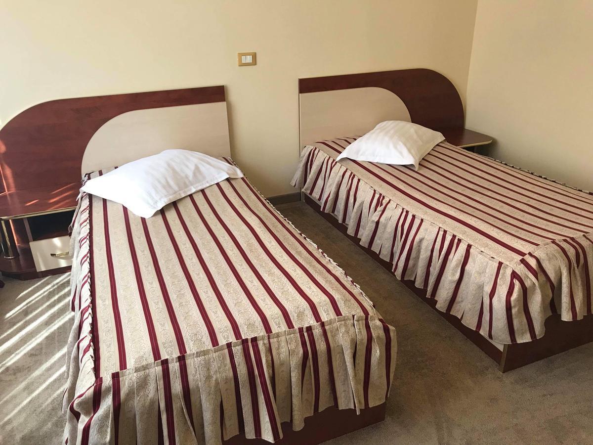 Hotel Palace Târgu Jiu エクステリア 写真