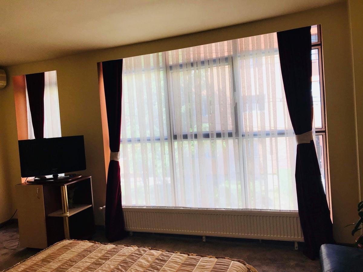 Hotel Palace Târgu Jiu エクステリア 写真