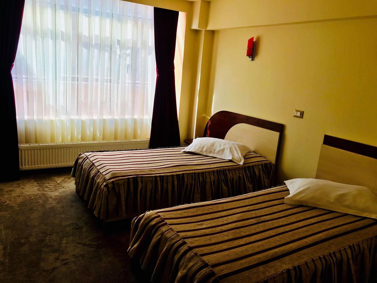 Hotel Palace Târgu Jiu エクステリア 写真
